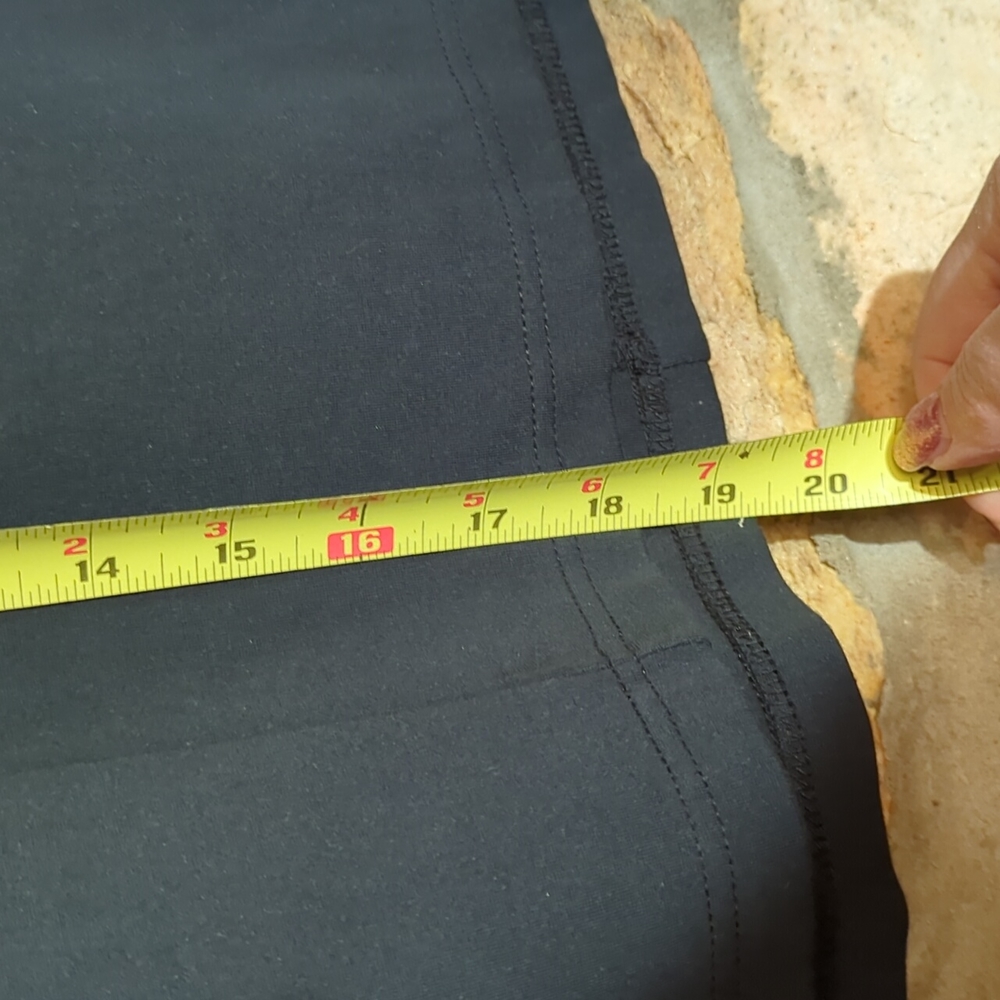 Aventura Black Go anywhere skirt - Picture 5 of 8